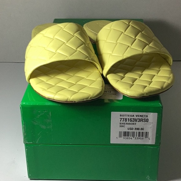 Bottega Veneta
Women's Amy Flat Mule Sandals - Picture 6 of 9